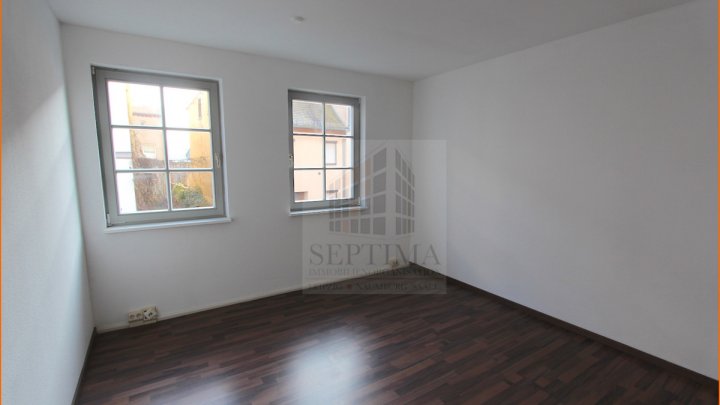 Großzügige helle 2,5 Raumwohng mit großer Terrasse am Schkeuditzer Markt zu vermieten!