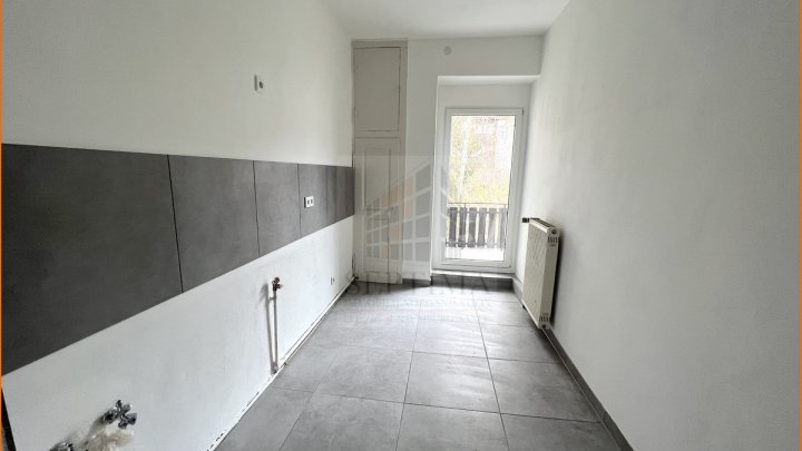 Helle 2 Raumwohnung mit neuem Bad (Wanne und Dusche) und Balkon zu vermieten