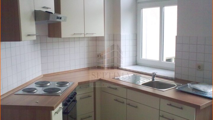 Großzügige 2 Raumwohnung mit Einbauküche zu verkaufen