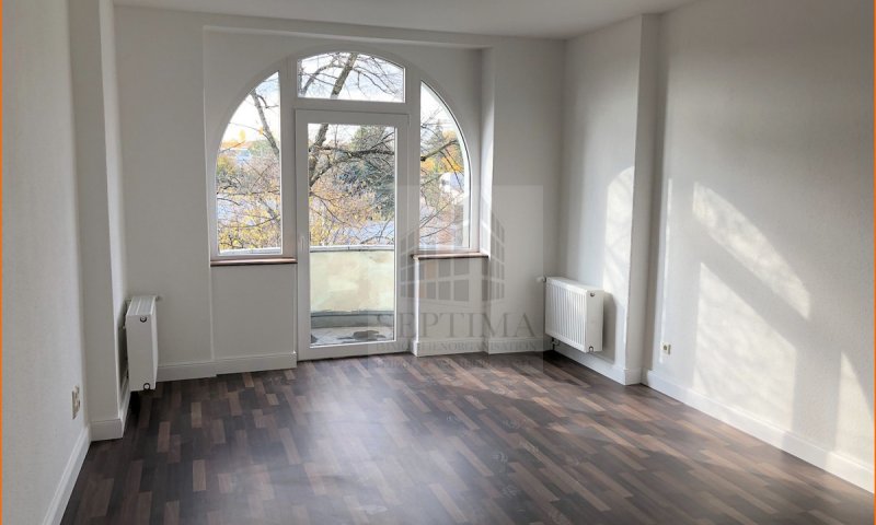 Großzügige und schöne 4 Raumwohnung, Bad m. Wanne + Dusche und Küche mit Einbauküche sucht neuen Mieter!