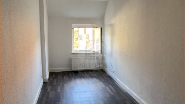 Großzügige und schöne 4 Raumwohnung, Bad m. Wanne + Dusche und Küche mit Einbauküche sucht neuen Mieter!