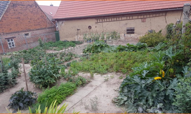 Autark leben können, dank eines großen Gartens, Streuobstwiese und viel Nebengelass für Werkstatt, Tiere etc. in ruhiger Lage