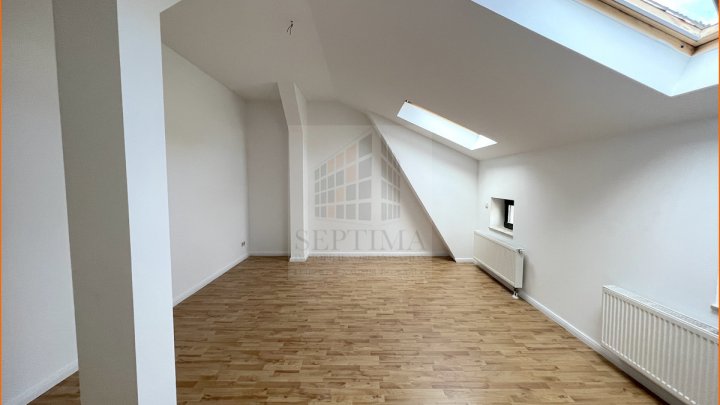 5 Raumwohnung mit 2 Bädern und Balkon in wunderbarem Haus, mit Stellplätzen und Spielplatz im Hof, ab sofort zu vermieten