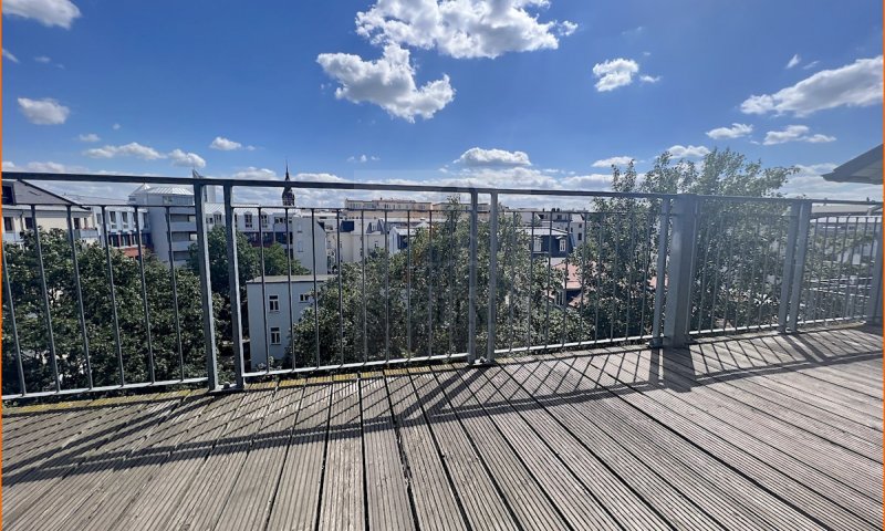 Großzügige und helle 2 Raumwohnung im Dachgeschoß mit Balkon und Blick auf den Zoo
