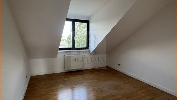 Wunderbarer Blick über die Dächer, großzügige und helle 2 Raumwohnung mit  Balkon in zentraler Lage