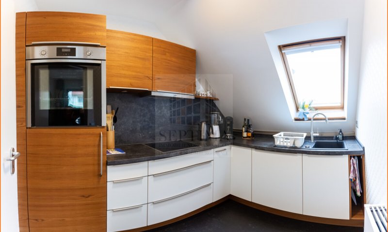 Bezugsfrei ab 02/2026! Wunderbare 4 Raum-Maisonettewohnung mit hochwertiger Einbauküche und Balkon zu verkaufen