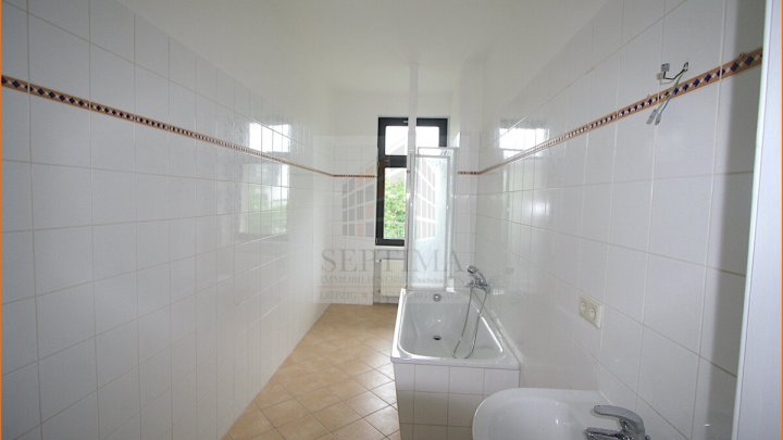 Zu Fuß zum Bahnhof, der Innenstadt und dem Rosental - gemütliche 2 Raumwohnung mit Balkon zu verkaufen