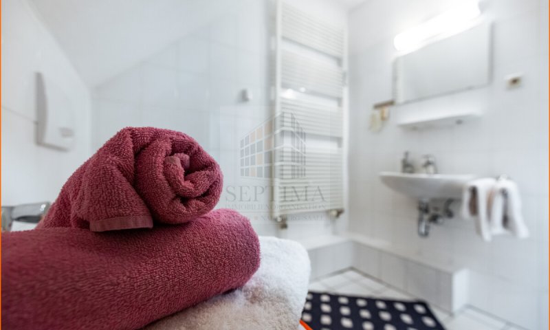 Sofort einziehen! Wunderbare 4 Raum-Maisonettewohnung mit hochwertiger Einbauküche und Balkon zu verkaufen