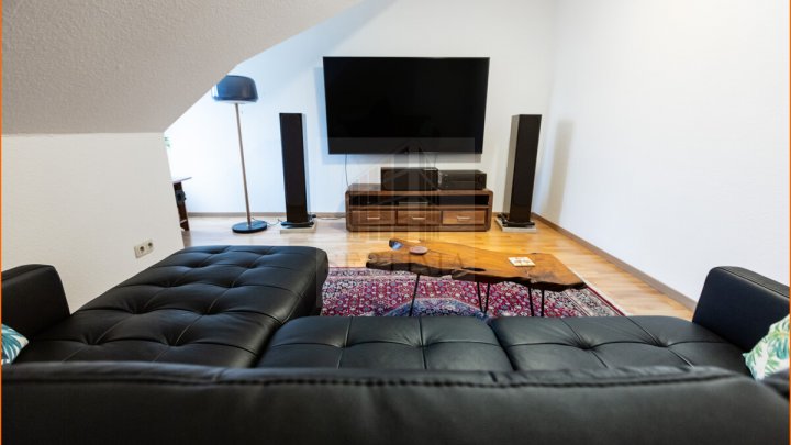 Sofort einziehen! Wunderbare 4 Raum-Maisonettewohnung mit hochwertiger Einbauküche und Balkon zu verkaufen