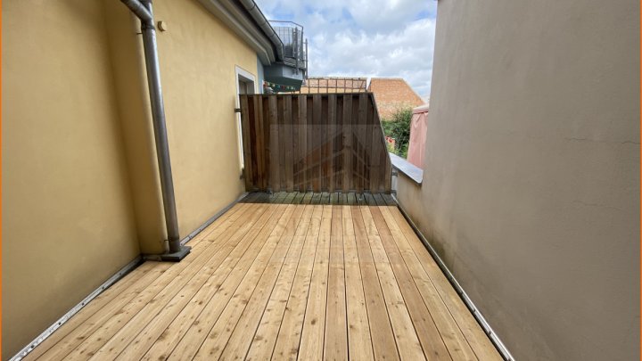 Großzügige 2 Raumwohnung mit großer Loggia und Einbauküche wartet auf einen neuen Mieter!