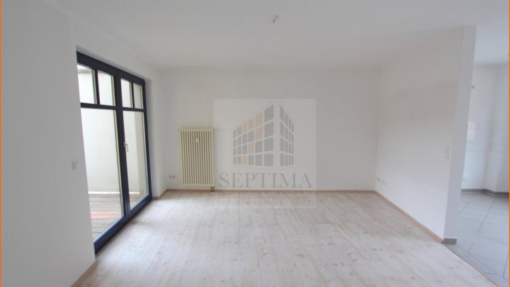 Großzügige 2 Raumwohnung mit großer Loggia und Einbauküche wartet auf einen neuen Mieter!