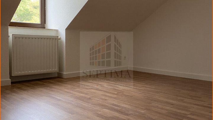 3 Raumwohnung im Dachgeschoß mit Balkon zu vermieten