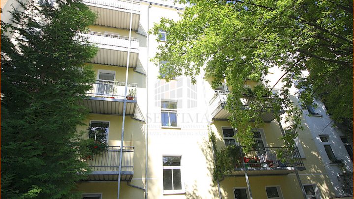 Großzügige und helle 2-Zimmer-Eigentumswohnung mit Balkon (vermietet) und Lift zu verkaufen